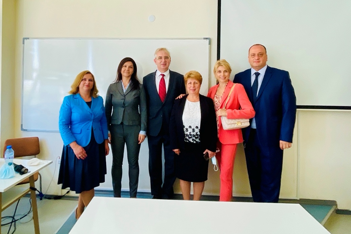 During the meeting, the lecturers presented themselves with an emphasis on their professional competencies, which will be useful to students of Entrepreneurship major in creating and developing their own businesses.